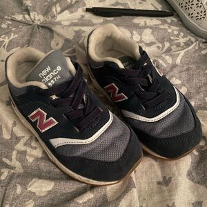 New Balance  girls Navy And Pink Sneakers